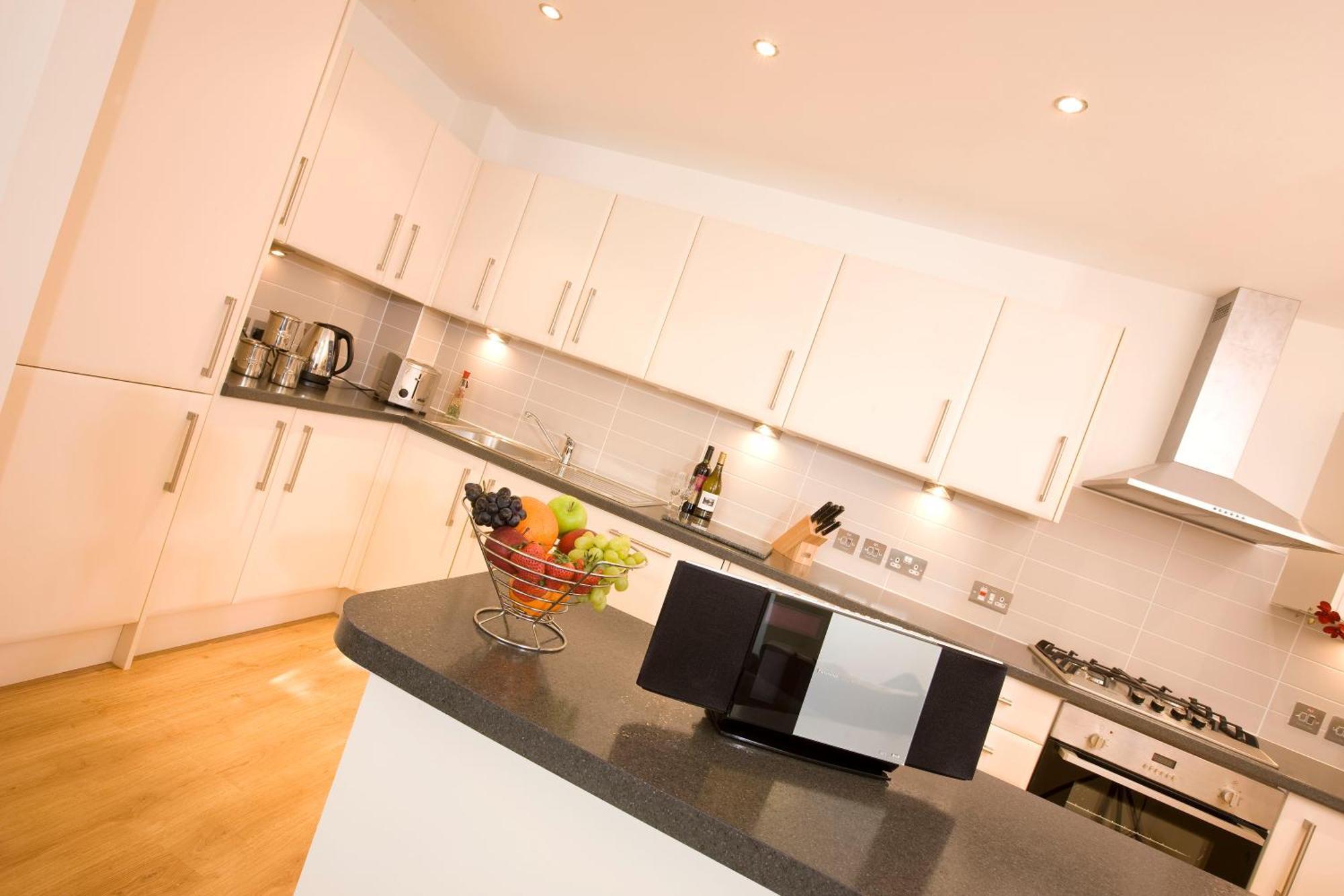 Inverness City Suites Ngoại thất bức ảnh